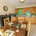 Longwell House بيت للعطل